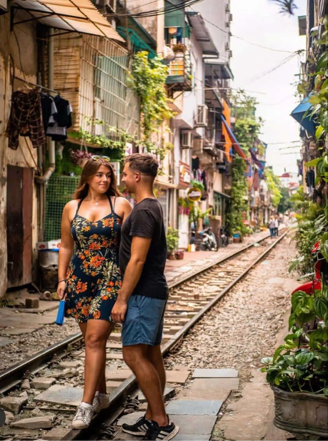 Vietnam itinerary 3 weeks - A Instagram Guide - Hanoi Train street