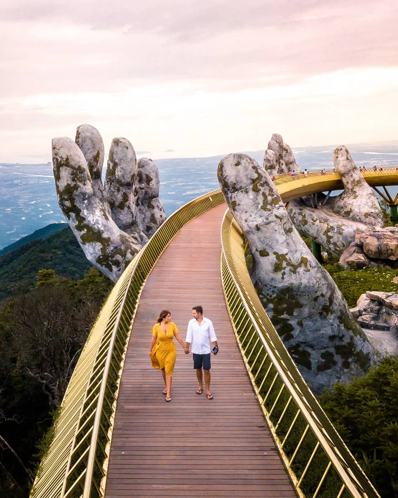 Goldern Hand Bridge, Bana Hills, Vietnam